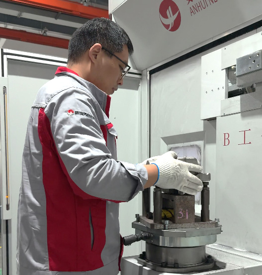 Colaboración entre humanos y robots: el camino más práctico para el rectificado automatizado hoy en día